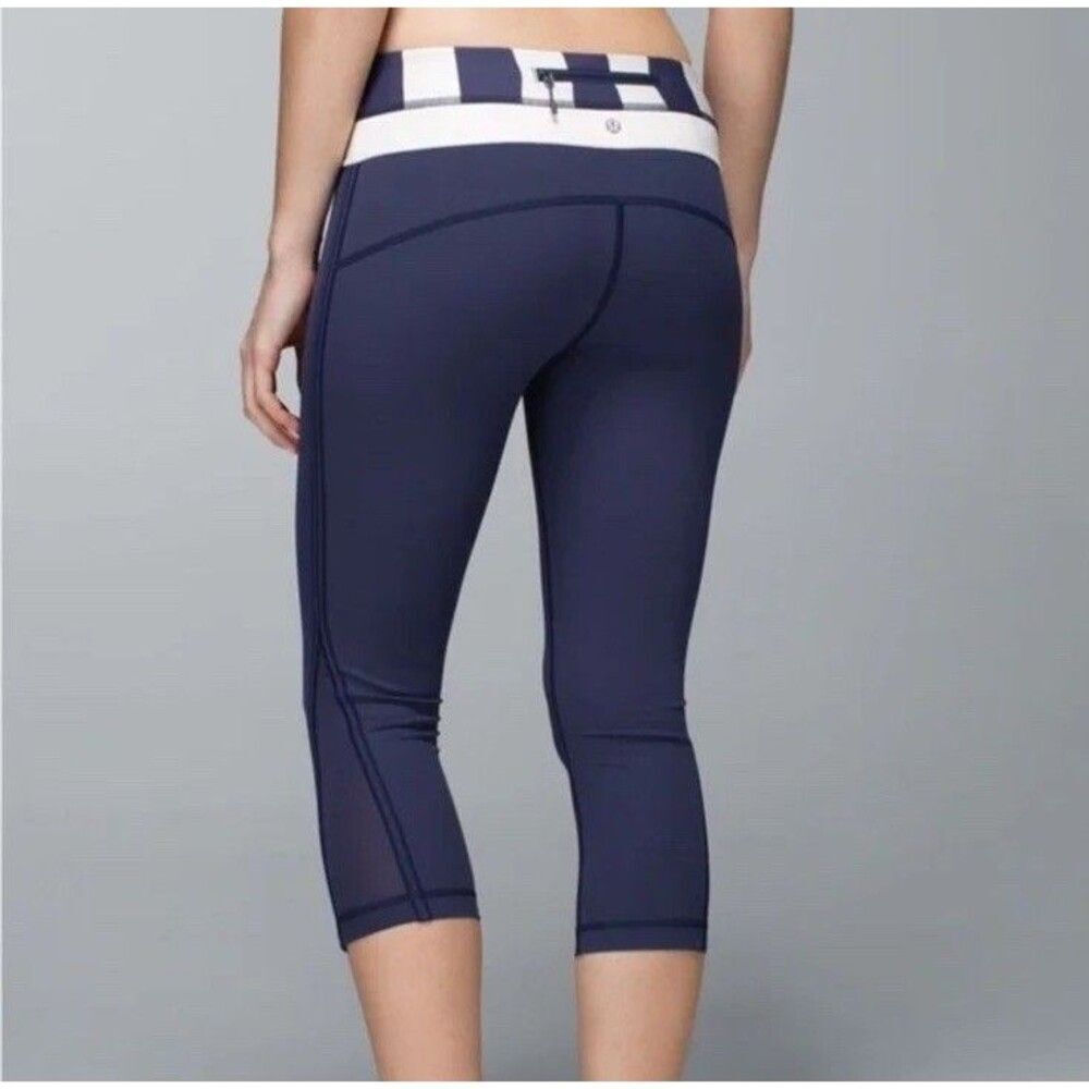 Lululemon Up the Pace Cadet Blue Stripe Capri Leggings w Zip Pocket Size 6